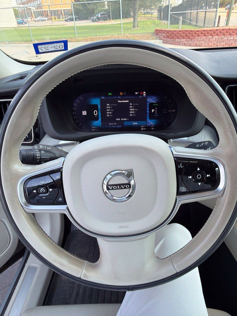 Used 2024 Volvo XC60 T8 Ultimate w/ Protection Package Premier AWD/4WD image 3