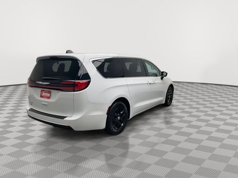 Used 2025 Chrysler Pacifica Select FWD image 38