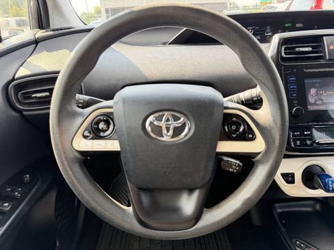 Used 2016 Toyota Prius Two FWD image 19