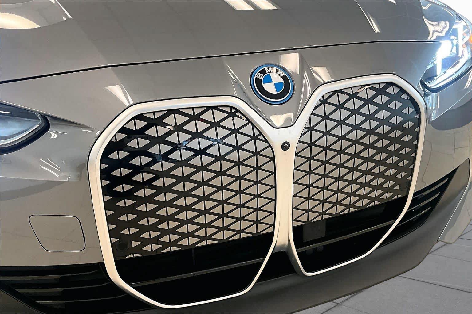 Used 2025 BMW i4 eDrive40 w/ Premium Package RWD image 28
