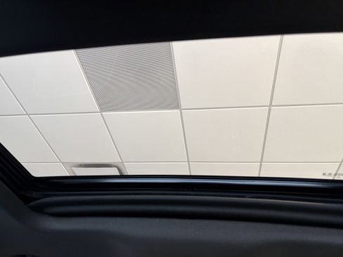 Used 2025 GMC Canyon Denali image 18