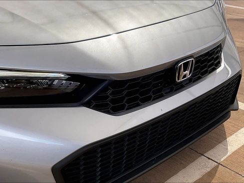 Used 2025 Honda Civic Sport image 29