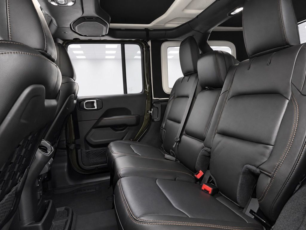 Used 2023 Jeep Wrangler Unlimited Rubicon 392 w/ Xtreme Recon 35" Tire Package AWD/4WD image 34