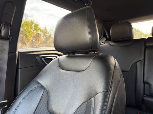 Used 2024 Jeep Compass Latitude image 10