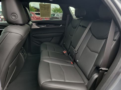 Used 2022 Cadillac XT5 Premium Luxury w/ Technology Package AWD/4WD image 16