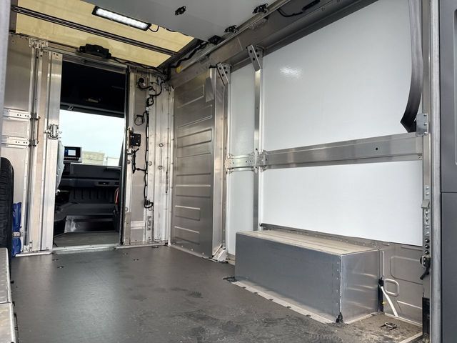 Used 2024 Chevrolet Brightdrop 400 w/ Commercial Equipment Package AWD/4WD image 16