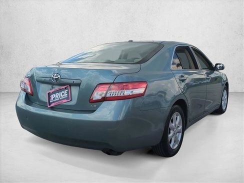 Used 2010 Toyota Camry LE FWD image 5