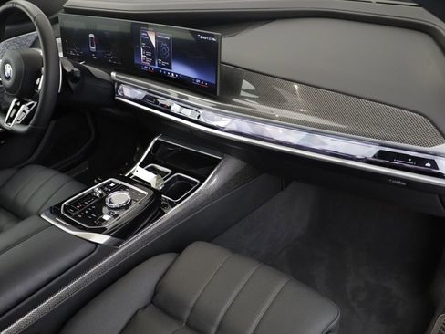 Certified 2025 BMW 760i xDrive w/ Executive Package AWD/4WD image 21