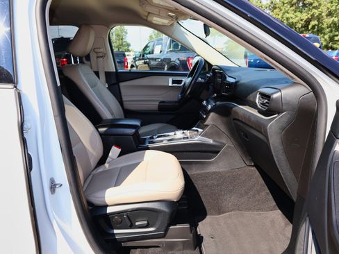 Used 2020 Ford Explorer XLT w/ Equipment Group 202A image 11