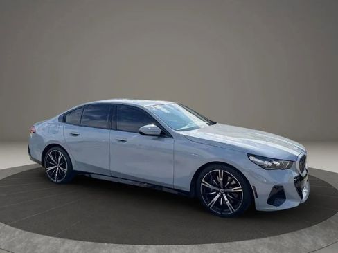 Used 2024 BMW 540i xDrive w/ M Sport Package AWD/4WD image 2