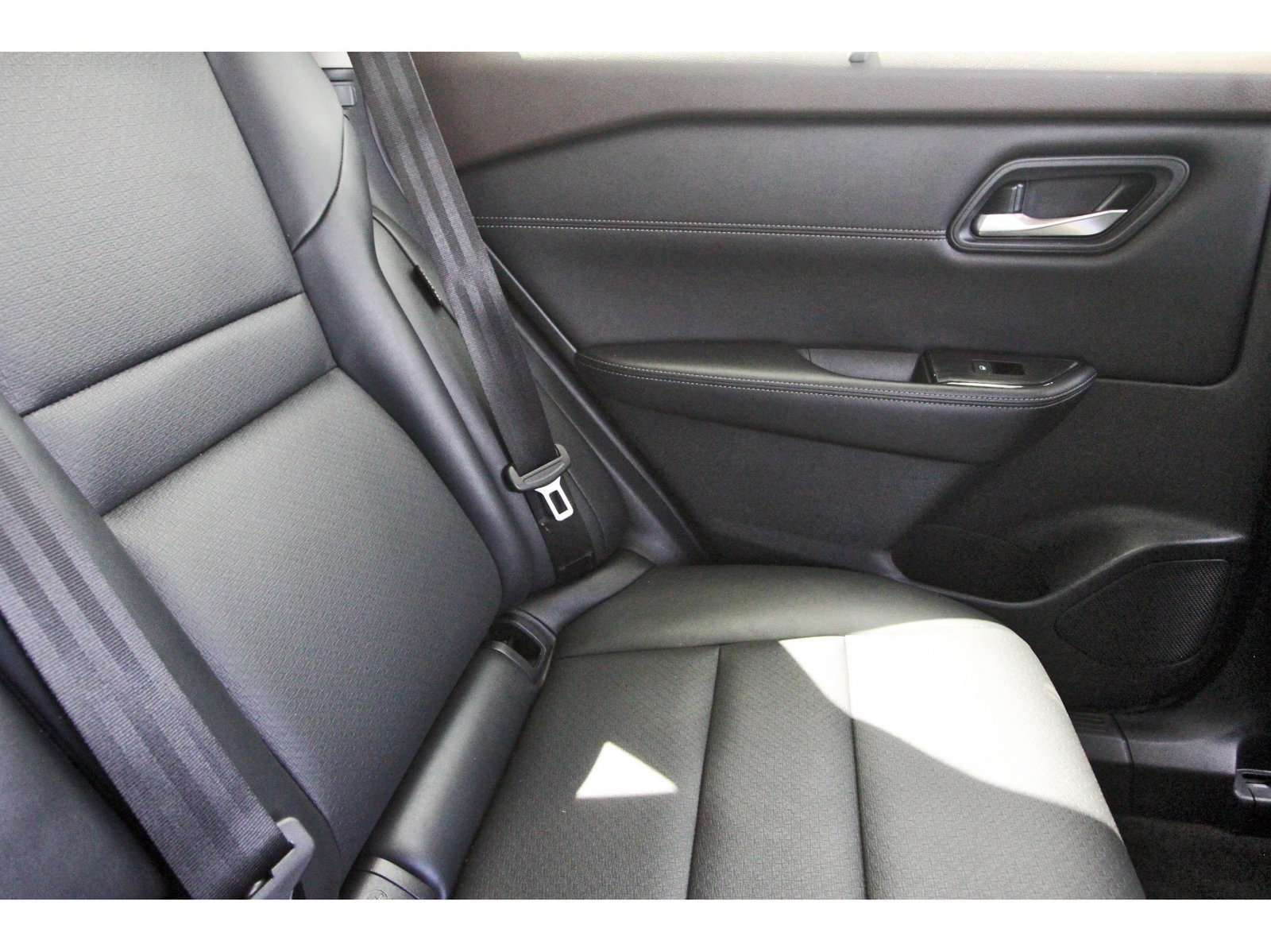 Used 2023 Nissan Rogue SV w/ SV Premium B Package FWD image 16