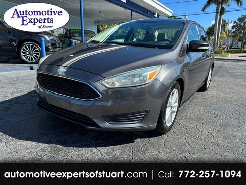 Used 2015 Ford Focus SE image 1