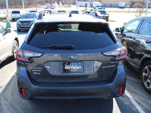 Used 2020 Subaru Outback Premium image 5