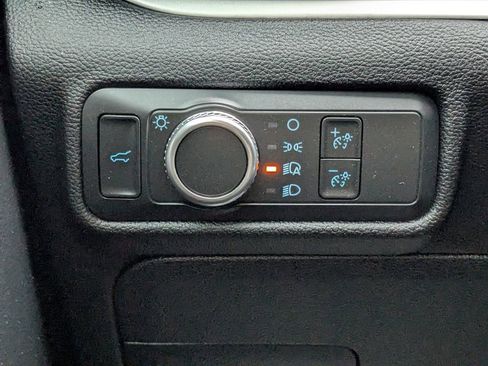 Used 2022 Ford Explorer XLT image 24