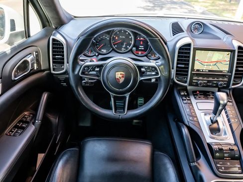 Used 2015 Porsche Cayenne Turbo image 15