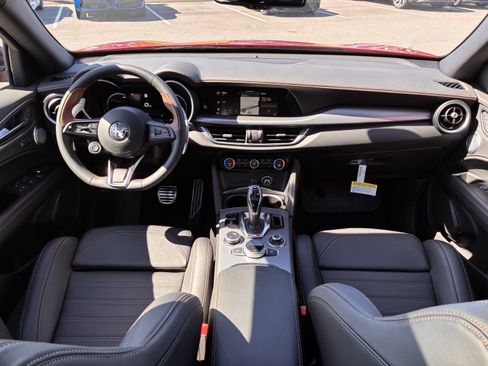 New 2025 Alfa Romeo Stelvio Sprint image 2
