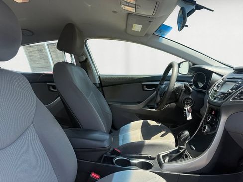 Used 2015 Hyundai Elantra SE w/ Option Group 02 FWD image 16