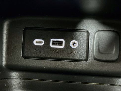 Used 2023 Chevrolet Equinox LT w/ Driver Convenience Package AWD/4WD image 16
