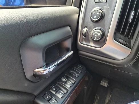 Used 2016 GMC Sierra 2500 SLE w/ SLE Preferred Package AWD/4WD image 16