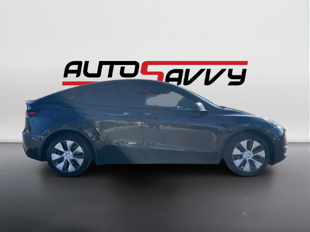 Used 2025 Tesla Model Y Long Range RWD image 4
