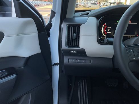 New 2026 Nissan Pathfinder SL image 33