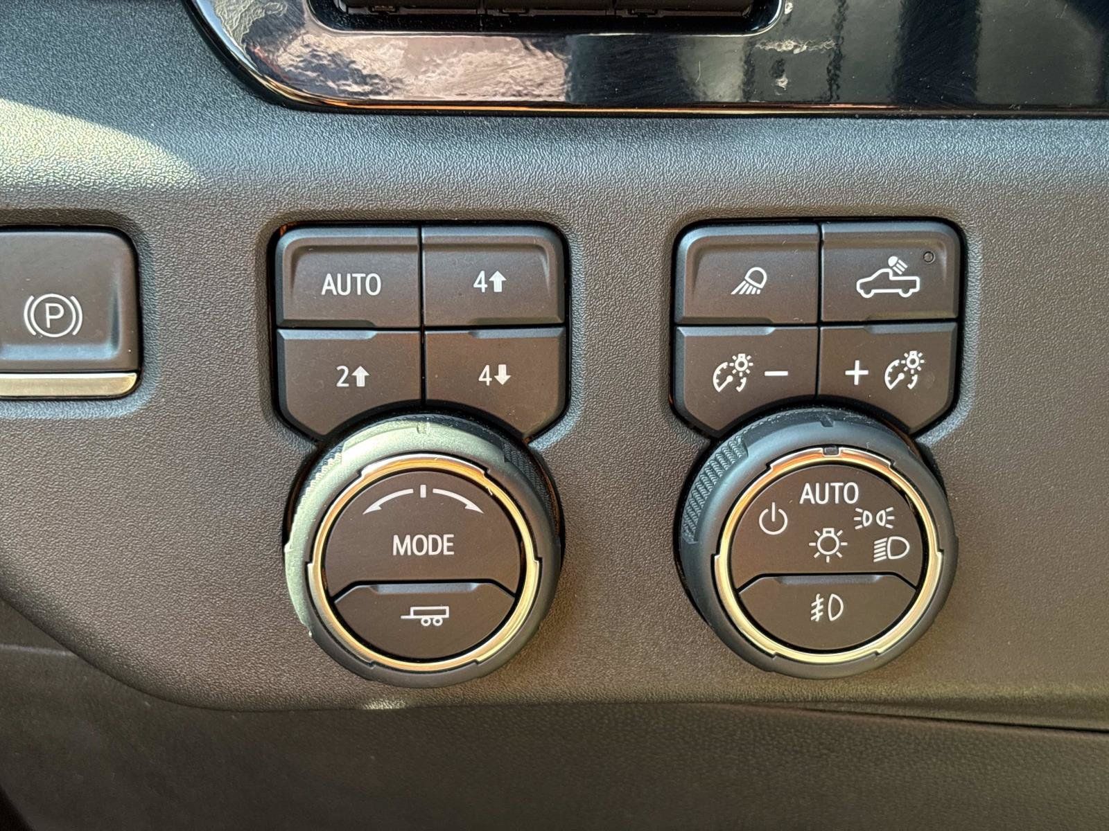 Used 2023 Chevrolet Silverado 1500 High Country w/ High Country Premium Package AWD/4WD image 19