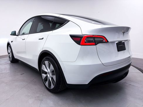 Used 2021 Tesla Model Y 2WD image 12