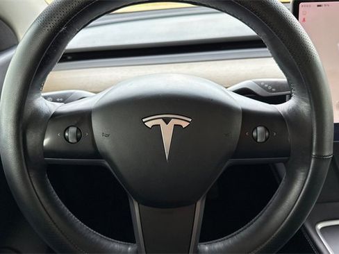 Used 2022 Tesla Model Y Long Range image 29