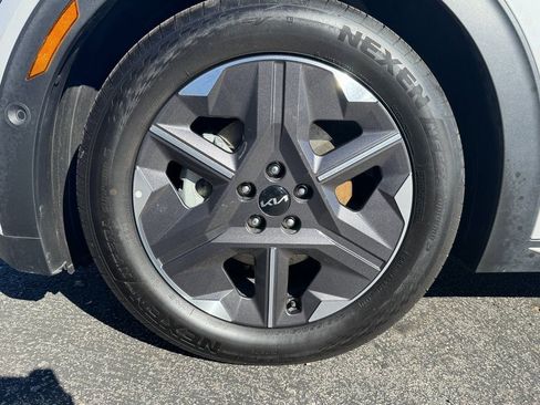 Used 2025 Kia EV6 Light w/ Light LR Technology Package image 9