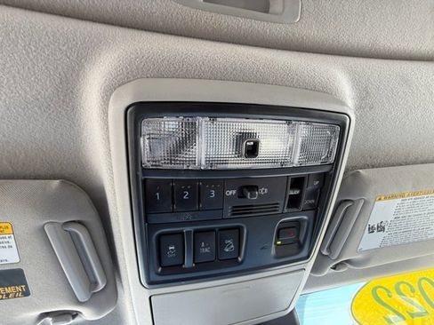 Used 2022 Toyota 4Runner SR5 Premium w/ Moonroof Package AWD/4WD image 23