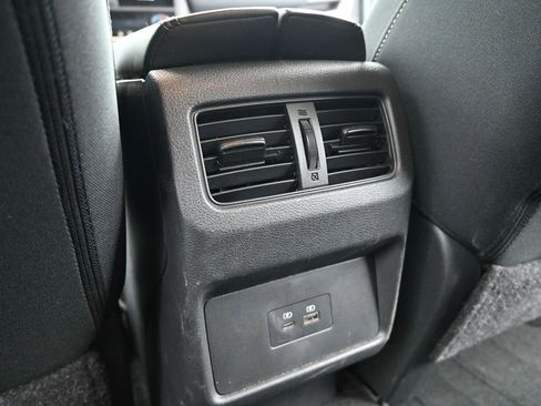 Used 2023 Nissan Rogue SV image 17