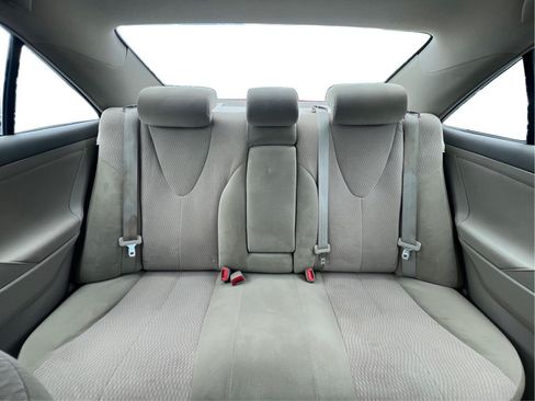 Used 2010 Toyota Camry LE FWD image 11