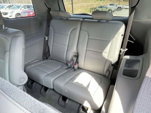 Used 2019 GMC Acadia SLT image 12