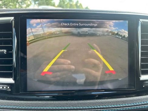 Used 2021 Chrysler Pacifica Touring-L image 25