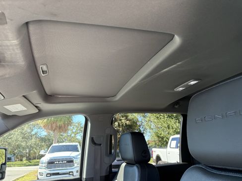 Used 2022 GMC Sierra 2500 Denali w/ Denali Ultimate Package image 23