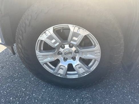 Used 2017 Nissan Titan SV RWD image 13
