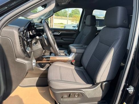 Used 2022 GMC Sierra 1500 Elevation w/ Preferred Package AWD/4WD image 12