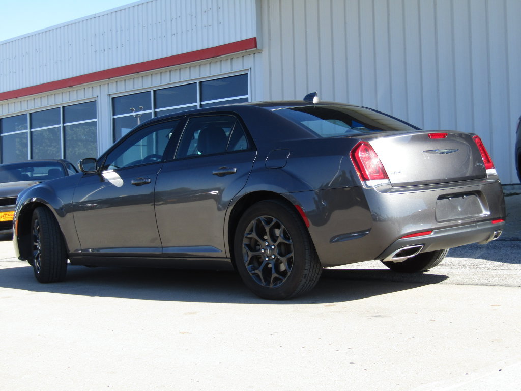 Used 2019 Chrysler 300 S AWD/4WD image 10