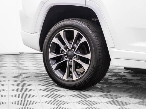 Used 2022 Jeep Grand Cherokee Overland w/ Adv Protech Group III image 39