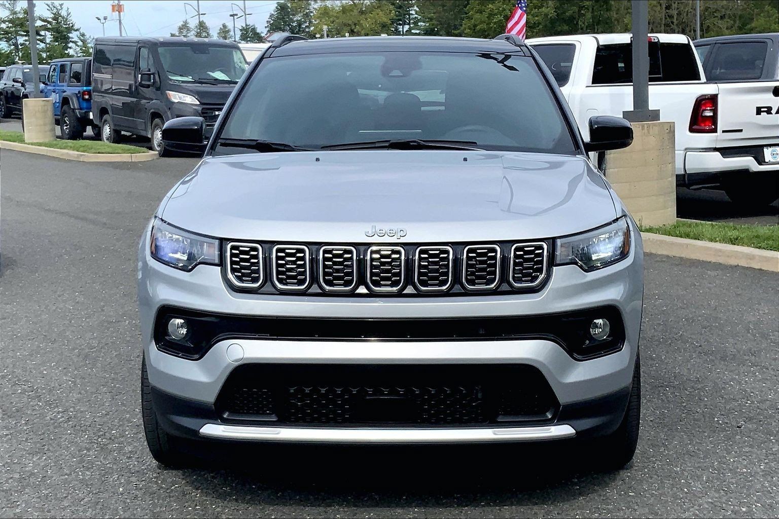 Used 2025 Jeep Compass Limited w/ Sun & Sound Group AWD/4WD image 3
