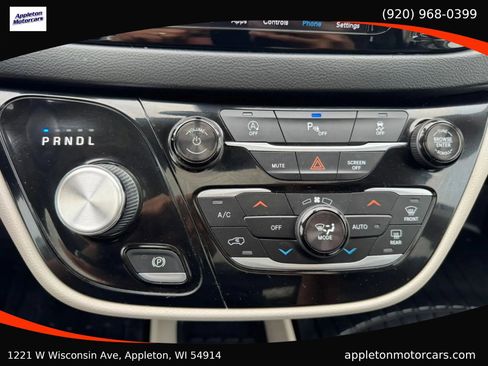 Used 2018 Chrysler Pacifica Touring-L Plus FWD image 30