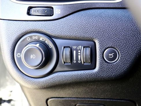 Used 2021 Jeep Cherokee Trailhawk w/ Premium Leather Package image 18