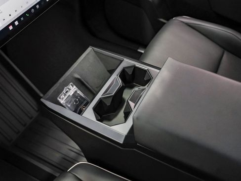 Used 2024 Tesla Cybertruck AWD Crew Cab image 23