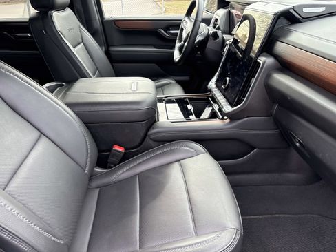 Certified 2025 GMC Yukon Denali image 34