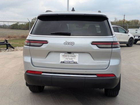 New 2025 Jeep Grand Cherokee L Laredo RWD image 4