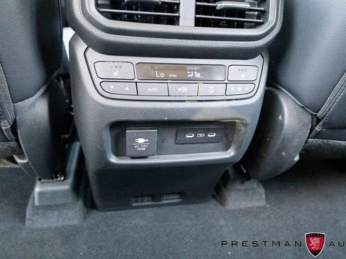Used 2025 Honda Pilot Elite image 40