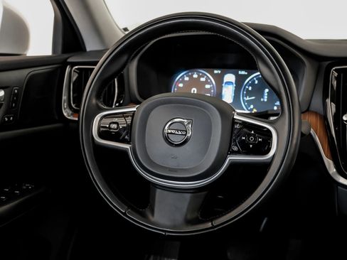 Used 2020 Volvo S60 T5 Momentum image 14