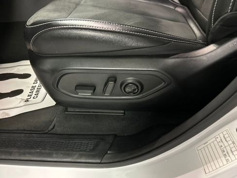 Used 2024 Jeep Grand Cherokee Altitude image 13