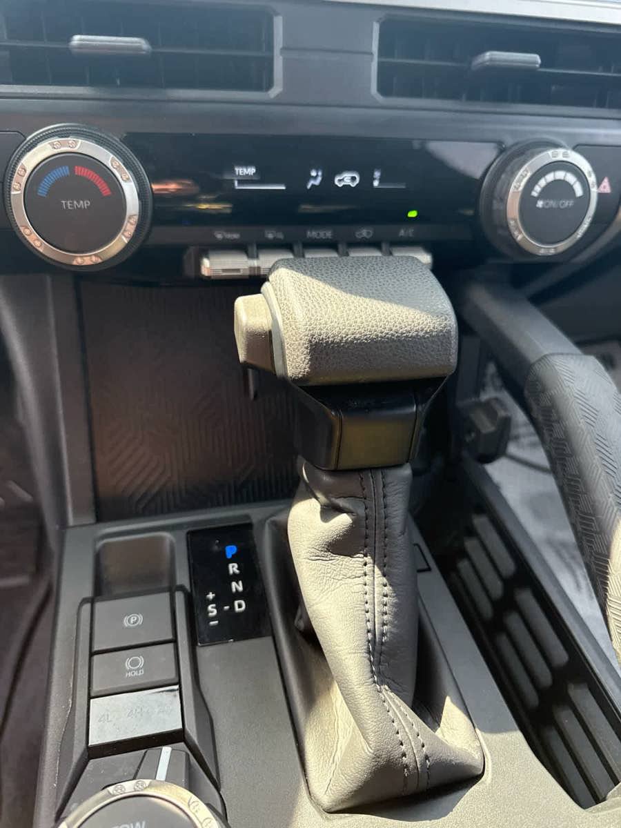 Used 2025 Toyota 4Runner SR5 AWD/4WD image 14