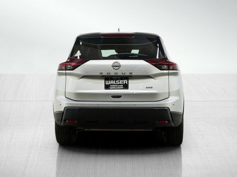Used 2025 Nissan Rogue SV AWD/4WD image 4